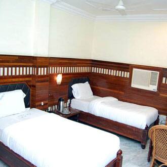 R.R. Hotel (35kms From Theni), Theni 4